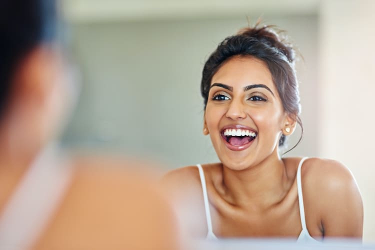 Dental bonding stands as a popular choice for cosmetic dentistry. It could enhance smiles by fixing chipped, cracked, or discolored teeth.